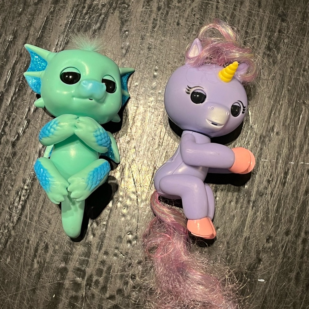 Set of Two Wowwee‎ Fingerlings Noa the Dragon Alika Baby Unicorn